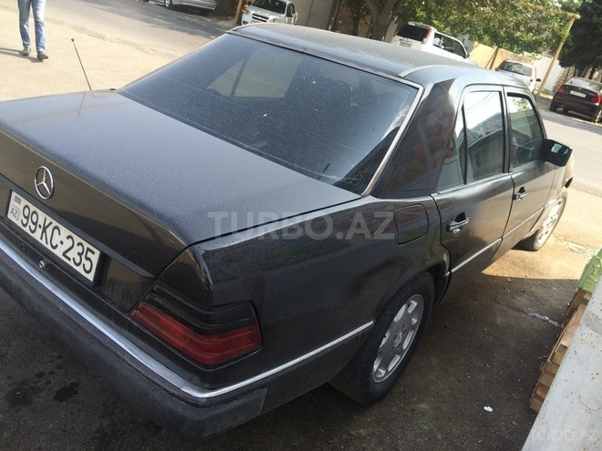 Mercedes E 200 1990, 320,000 km - 2.0 л - Bakı