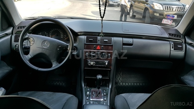 Mercedes E 220 2001, 264,000 km - 2.2 l - Bakı
