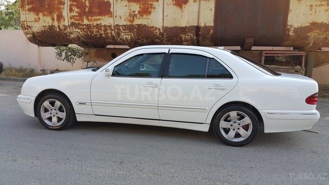 Mercedes E 220 2001, 264,000 km - 2.2 l - Bakı