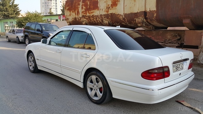 Mercedes E 220 2001, 264,000 km - 2.2 l - Bakı