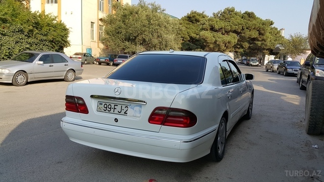 Mercedes E 220 2001, 264,000 km - 2.2 l - Bakı