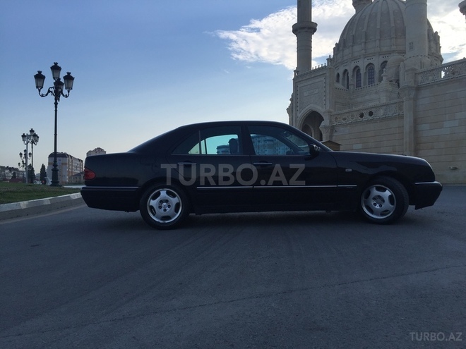 Mercedes E 240 1998, 320,000 km - 2.4 l - Bakı