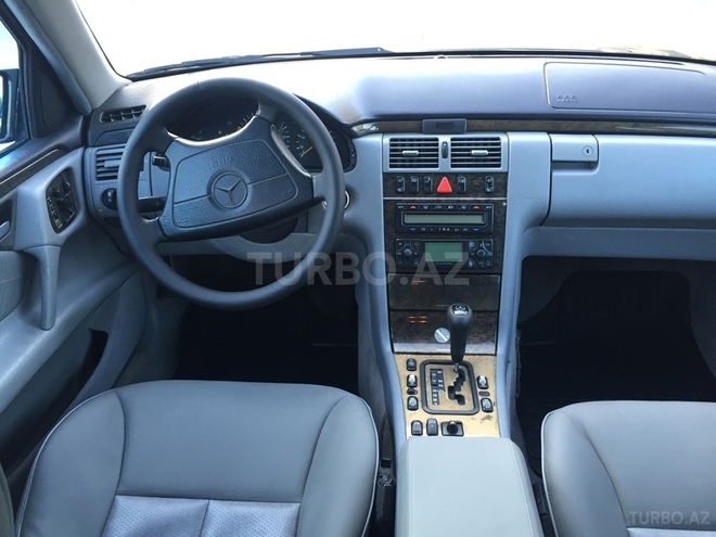 Mercedes E 240 1998, 320,000 km - 2.4 l - Bakı