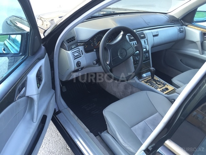 Mercedes E 240 1998, 320,000 km - 2.4 l - Bakı