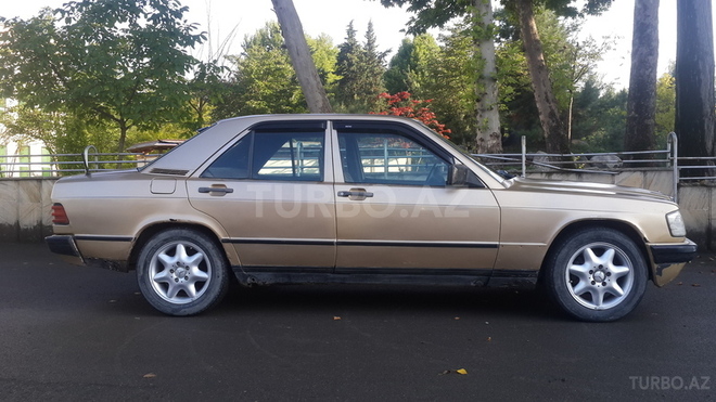 Mercedes 190 1985, 295,000 km - 2.0 л - İsmayıllı