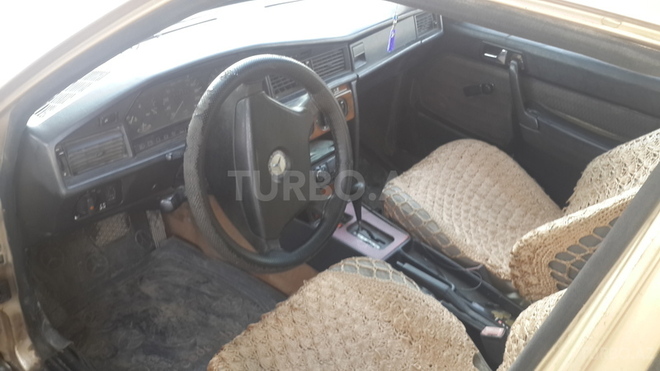 Mercedes 190 1985, 295,000 km - 2.0 л - İsmayıllı