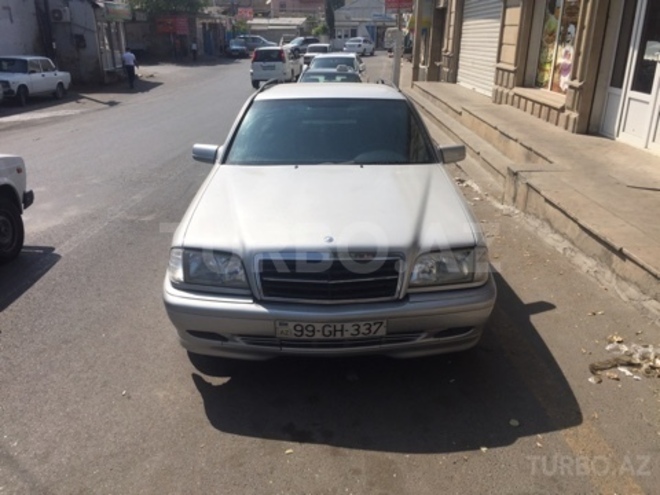 Mercedes C 220 1999, 323,000 km - 2.2 l - Bakı
