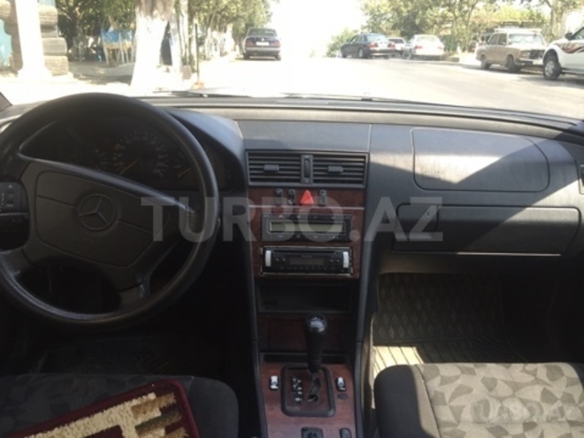 Mercedes C 220 1999, 323,000 km - 2.2 l - Bakı