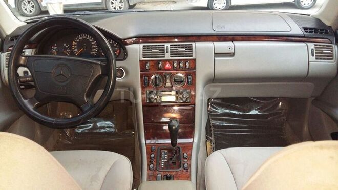 Mercedes E 240 1998, 251,786 km - 2.4 л - Bakı