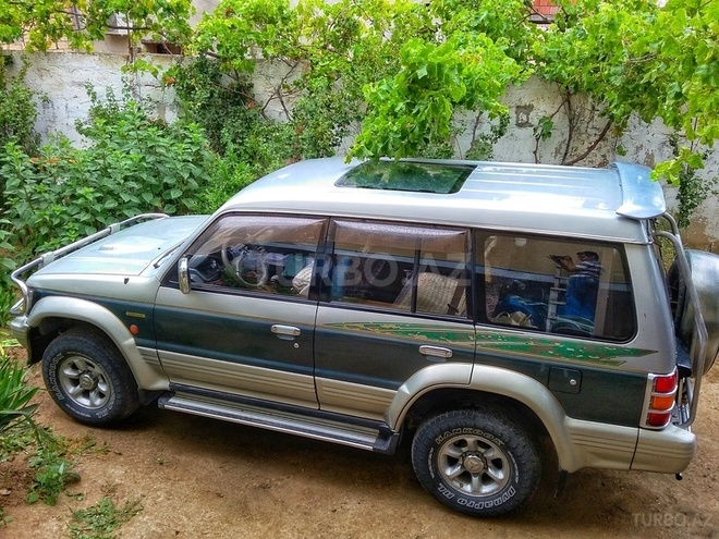 Mitsubishi Pajero 1995, 190,000 km - 2.8 l - Sumqayıt