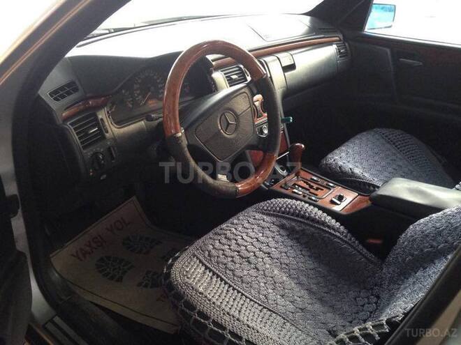 Mercedes E 240 1998, 135,000 km - 2.4 l - Bakı