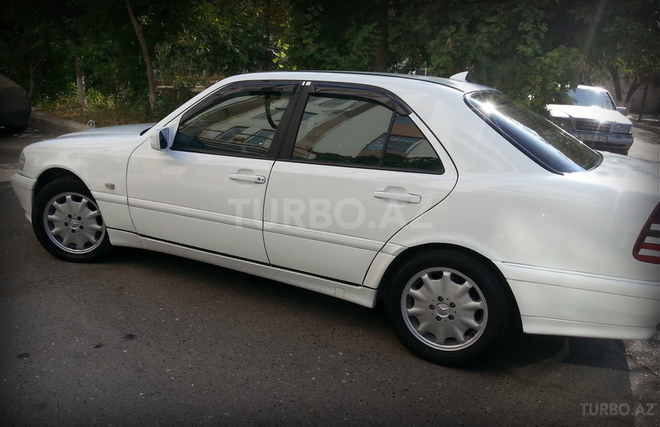Mercedes C 220 2000, 180,000 km - 2.2 l - Bakı