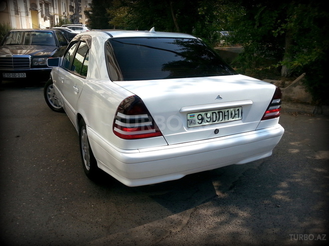 Mercedes C 220 2000, 180,000 km - 2.2 l - Bakı