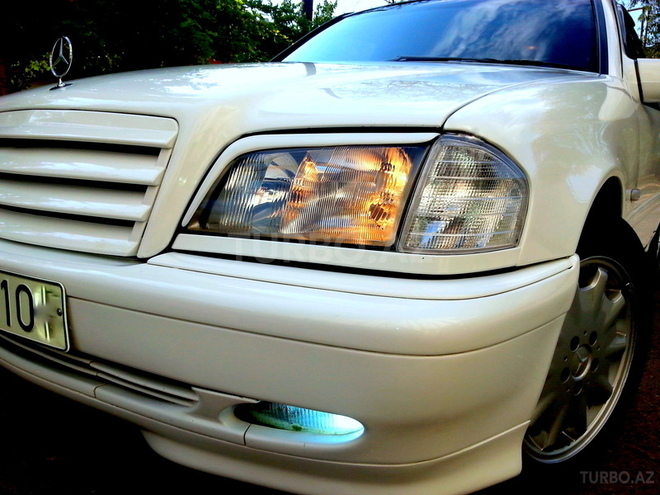Mercedes C 220 2000, 180,000 km - 2.2 l - Bakı