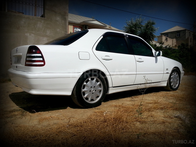 Mercedes C 220 2000, 180,000 km - 2.2 l - Bakı