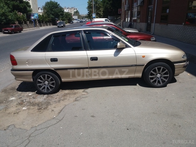Opel Astra 1997, 320,000 km - 1.6 l - Bakı