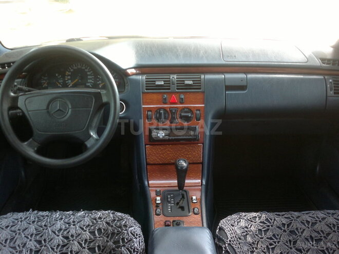 Mercedes E 200 1997, 300,000 km - 2.0 l - Sumqayıt