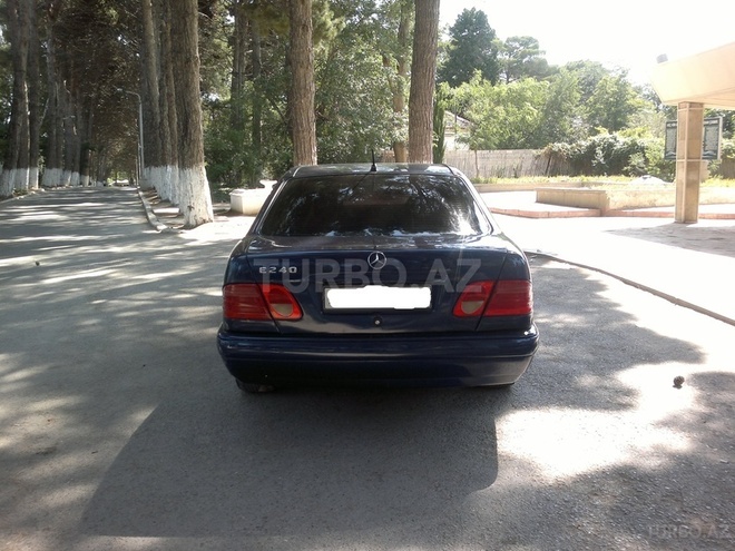 Mercedes E 200 1997, 300,000 km - 2.0 l - Sumqayıt