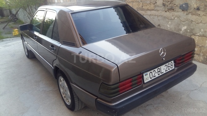 Mercedes 190 1991, 332,000 km - 2.0 l - Yevlax