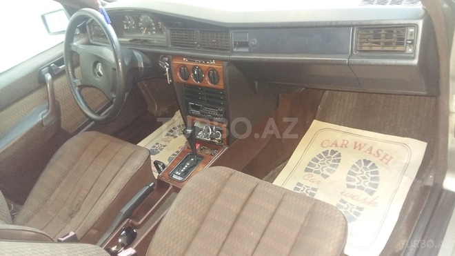 Mercedes 190 1991, 332,000 km - 2.0 l - Yevlax
