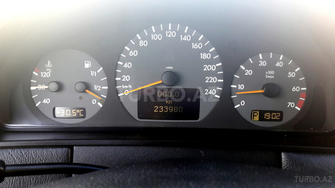 Mercedes E 240 1999, 234,000 km - 2.4 л - Bakı