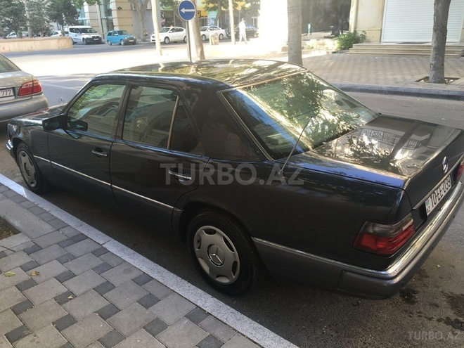 Mercedes E 200 1993, 316,000 km - 2.0 l - Bakı
