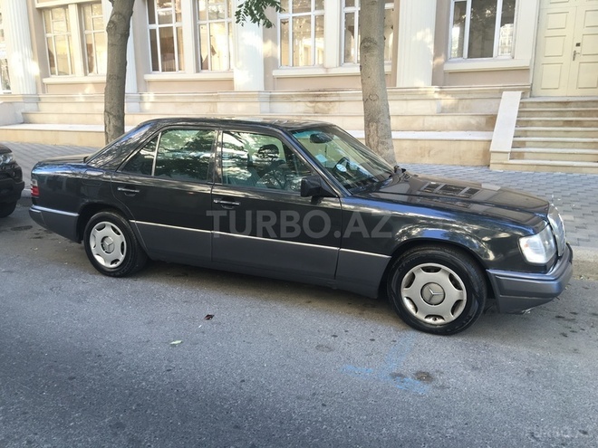Mercedes E 200 1993, 316,000 km - 2.0 l - Bakı