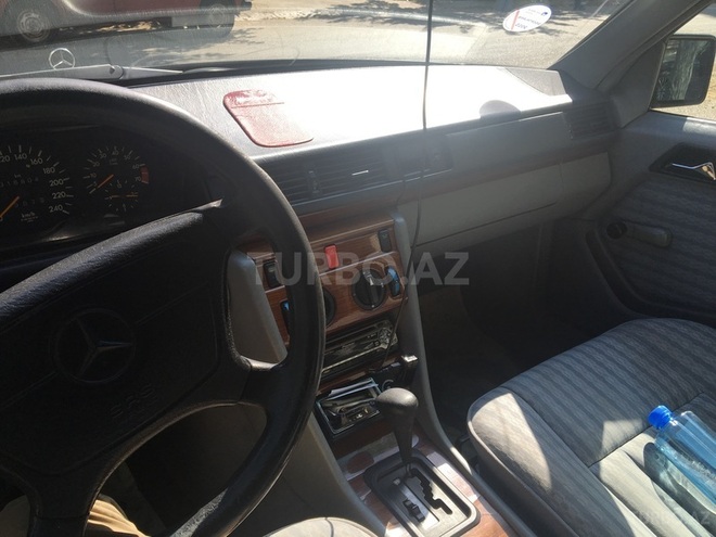 Mercedes E 200 1993, 316,000 km - 2.0 l - Bakı