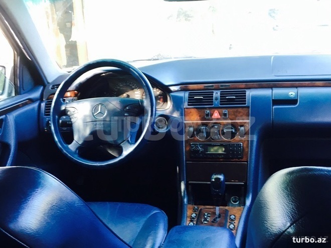 Mercedes E 280 2001, 280,000 km - 0.3 l - Bakı