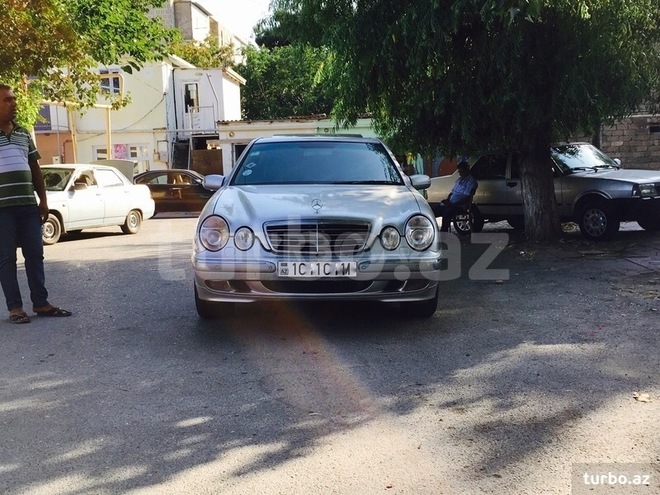 Mercedes E 280 2001, 280,000 km - 0.3 l - Bakı