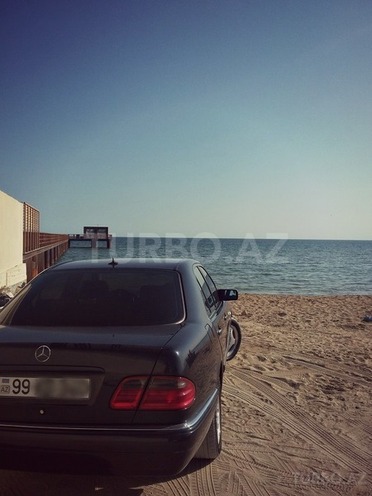 Mercedes E 240 1999, 75,000 km - 2.4 l - Bakı