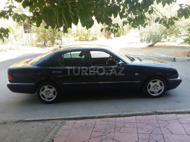 Mercedes E 240 1999, 75,000 km - 2.4 l - Bakı