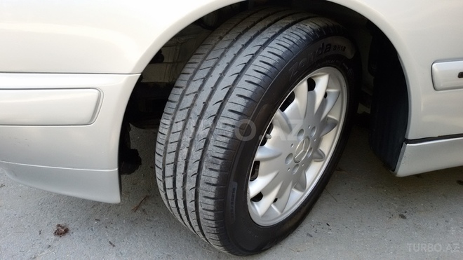 Mercedes E 220 2000, 192,000 km - 2.2 l - Bakı