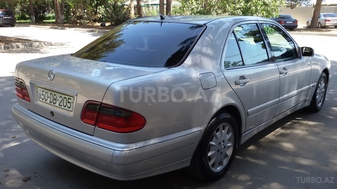 Mercedes E 220 2000, 192,000 km - 2.2 l - Bakı
