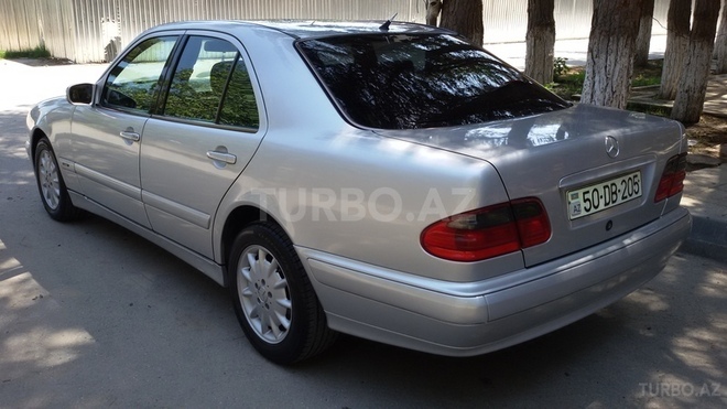 Mercedes E 220 2000, 192,000 km - 2.2 l - Bakı