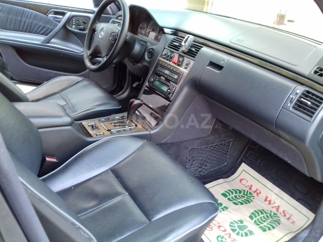 Mercedes E 280 1999, 207,760 km - 2.8 l - Bakı