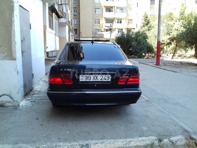 Mercedes E 280 1999, 207,760 km - 2.8 l - Bakı
