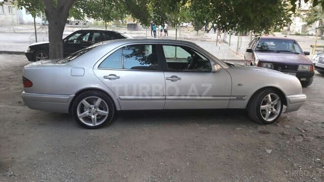 Mercedes E 230 1996, 325,000 km - 2.3 l - Gəncə