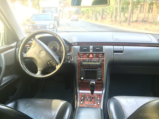 Mercedes E 320 2000, 230,603 km - 3.2 l - Bakı