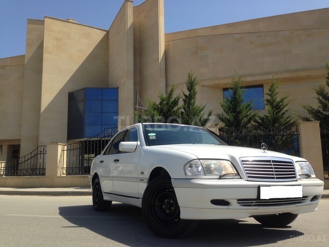 Mercedes C 220 1999, 146,123 km - 2.2 l - Bakı