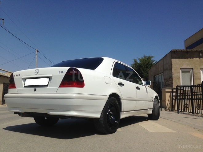 Mercedes C 220 1999, 146,123 km - 2.2 l - Bakı