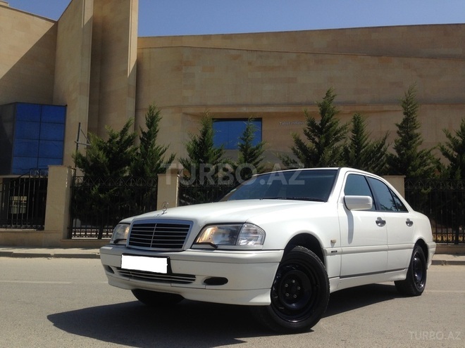 Mercedes C 220 1999, 146,123 km - 2.2 l - Bakı