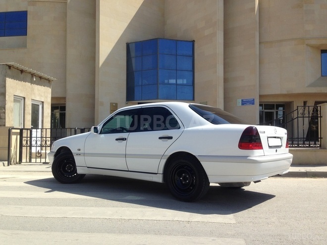 Mercedes C 220 1999, 146,123 km - 2.2 l - Bakı