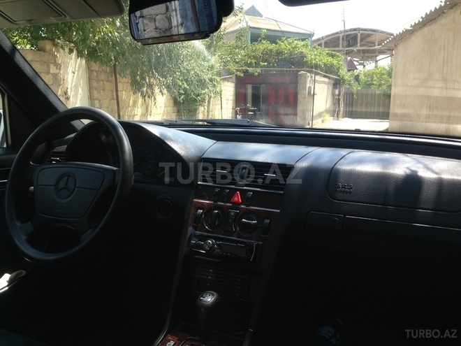 Mercedes C 220 1999, 146,123 km - 2.2 l - Bakı
