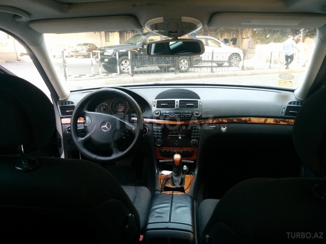 Mercedes E 260 2002, 240,000 km - 2.6 л - Bakı