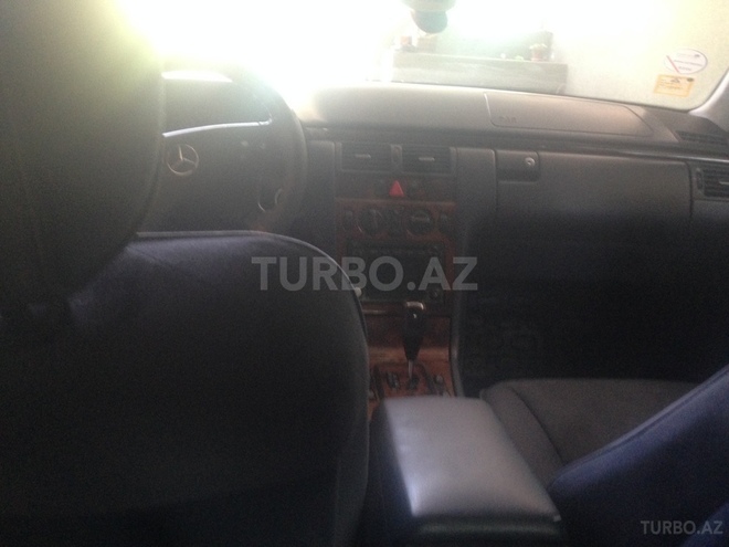 Mercedes E 220 2001, 295,000 km - 2.2 l - Gəncə