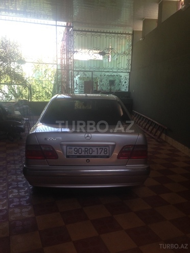 Mercedes E 220 2001, 295,000 km - 2.2 l - Gəncə