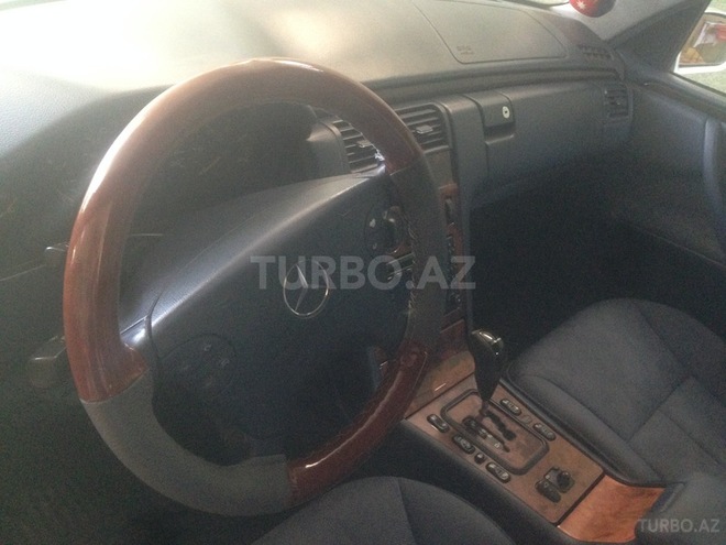 Mercedes E 220 2001, 295,000 km - 2.2 l - Gəncə