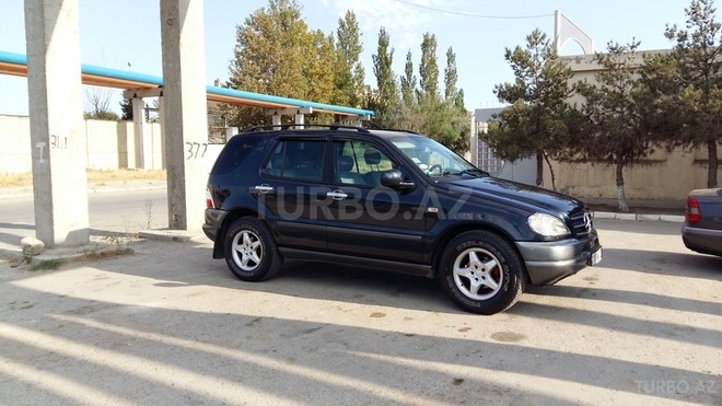 Mercedes ML 270 2001, 258,454 km - 2.7 l - Bakı