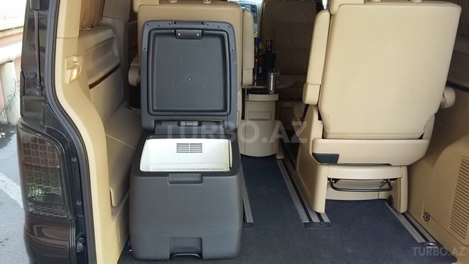 Volkswagen Multivan 2009, 83,000 km - 2.0 л - Bakı